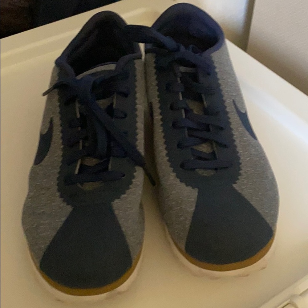 Nike - Picture 2 of 3